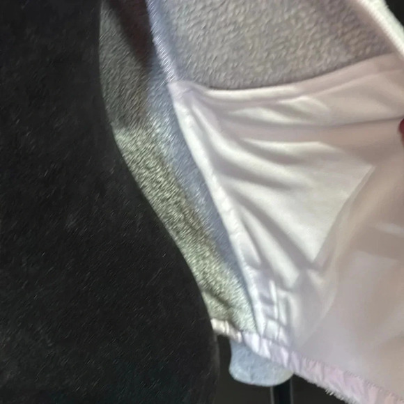 The North Face Osito jacket standard fit,zip front, pockets,cozy warm lavender - Picture 9 of 16